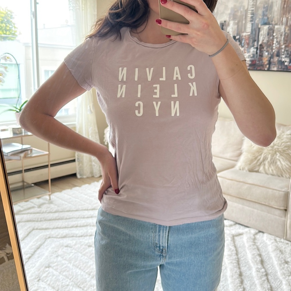 Calvin Klein Jeans | lavender tee